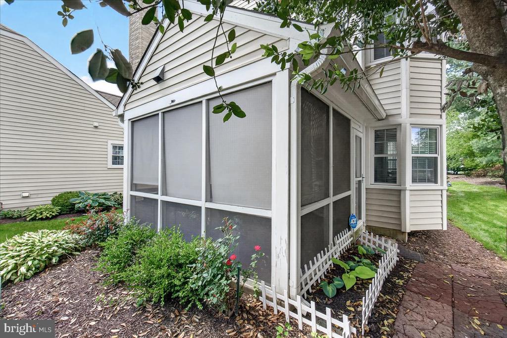 815 DUNBROOKE COURT