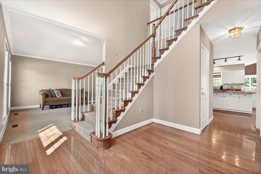 6309 KNOLLWOOD DRIVE