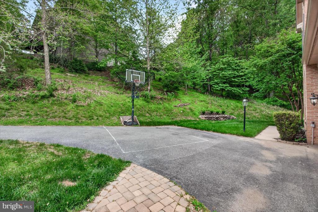 9710 WOODFIELD COURT
