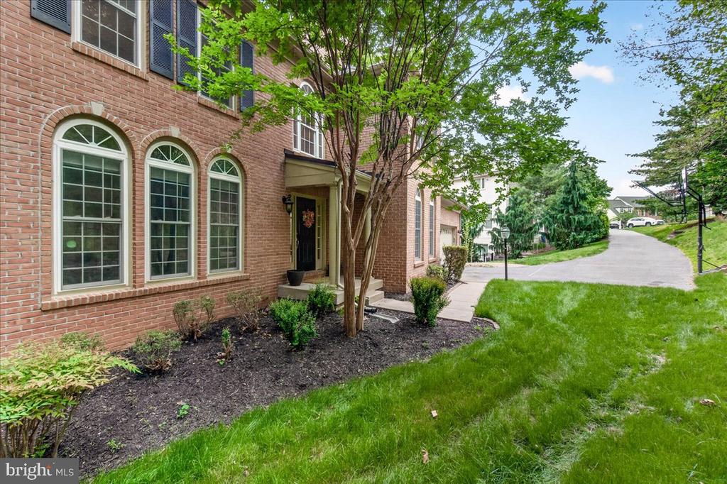 9710 WOODFIELD COURT