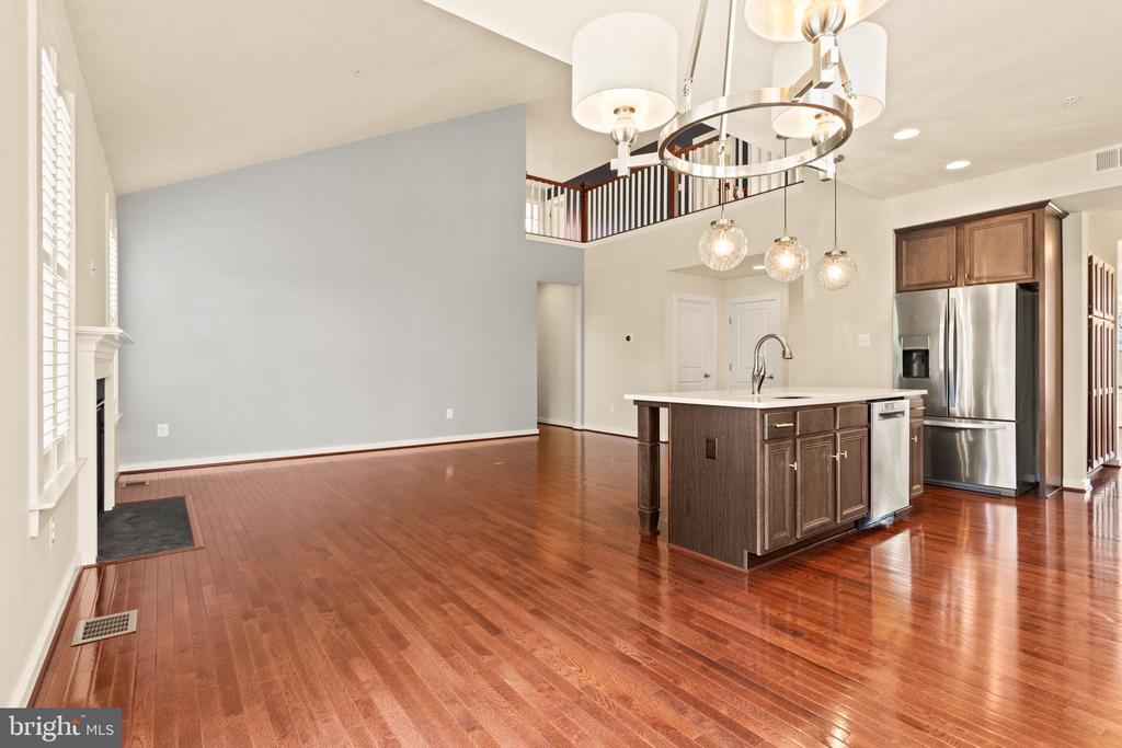 1112 SAXTON DRIVE