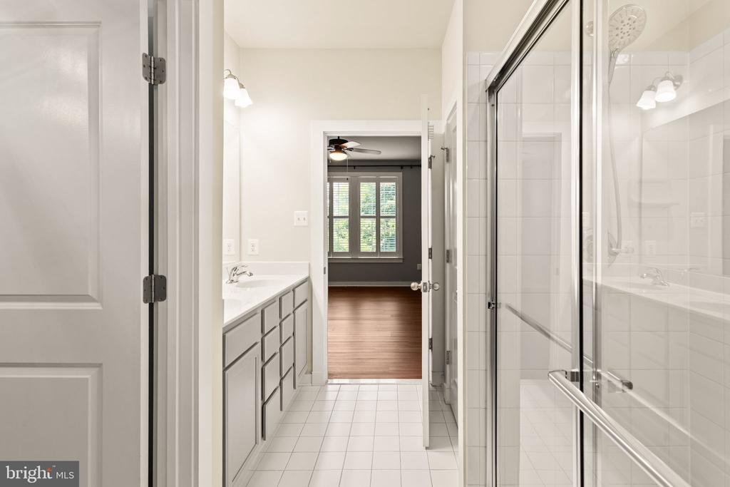 1112 SAXTON DRIVE