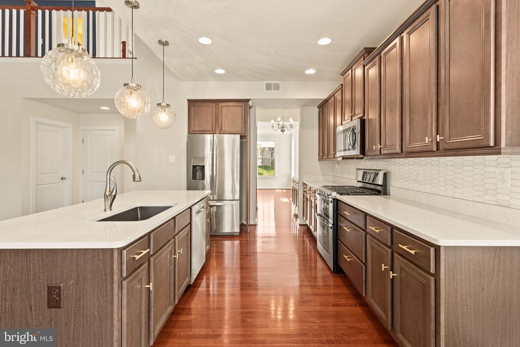 1112 SAXTON DRIVE