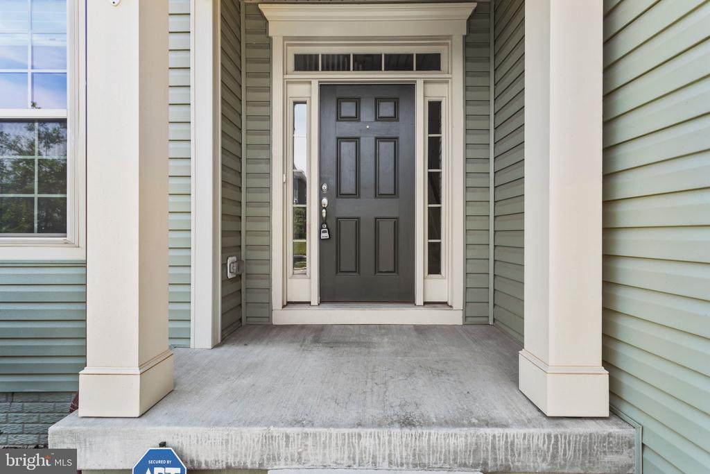 1112 SAXTON DRIVE