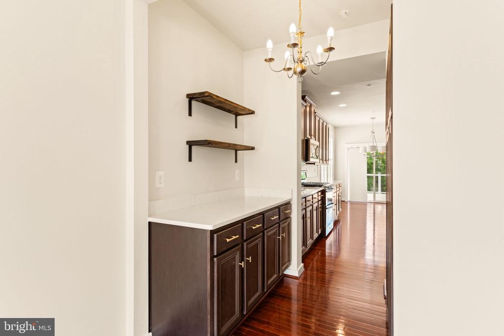 1112 SAXTON DRIVE