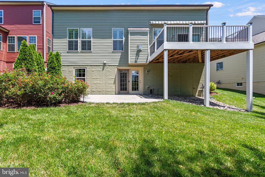 1112 SAXTON DRIVE