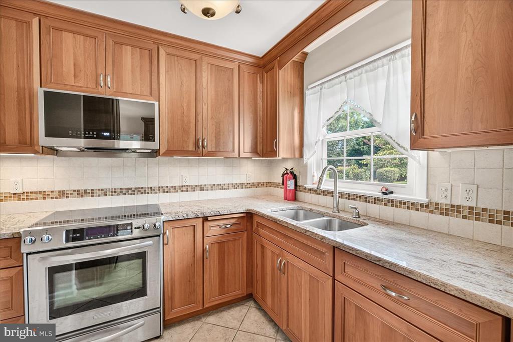 7910 EDGEWOOD FARM ROAD
