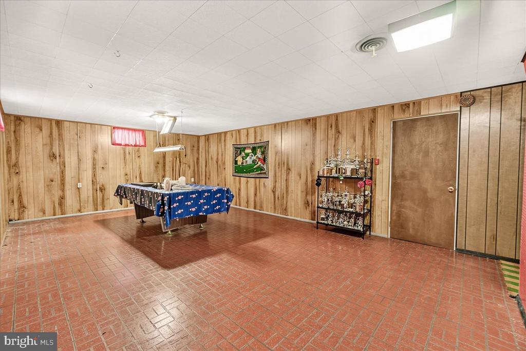 7910 EDGEWOOD FARM ROAD