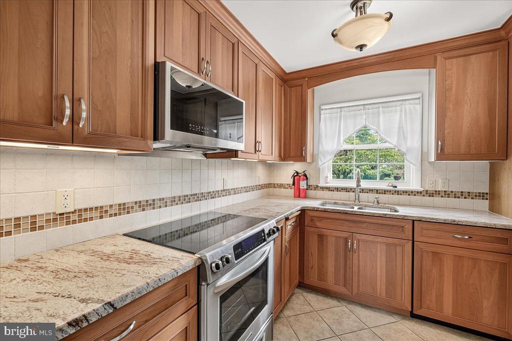 7910 EDGEWOOD FARM ROAD