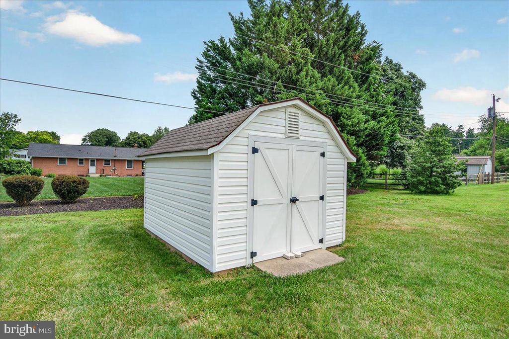 7910 EDGEWOOD FARM ROAD