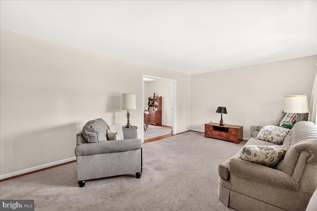 7910 EDGEWOOD FARM ROAD