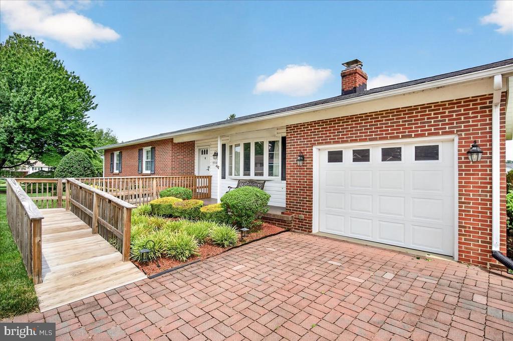 7910 EDGEWOOD FARM ROAD