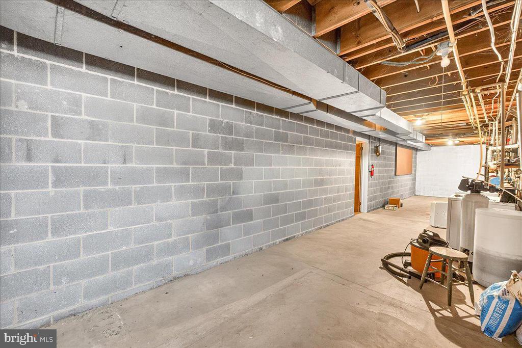7910 EDGEWOOD FARM ROAD