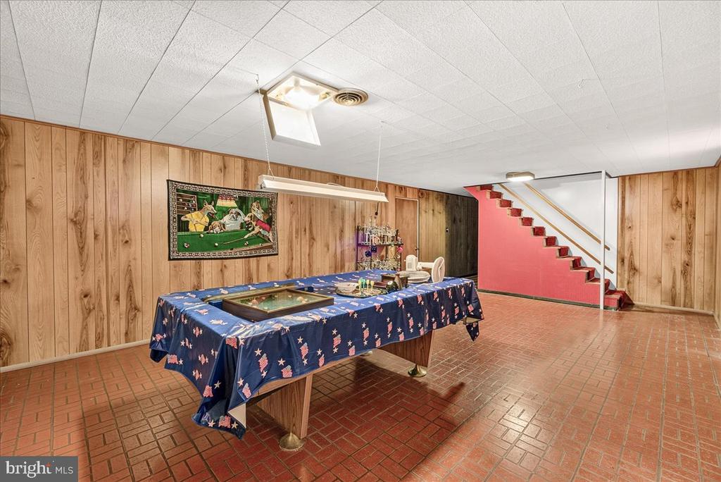 7910 EDGEWOOD FARM ROAD