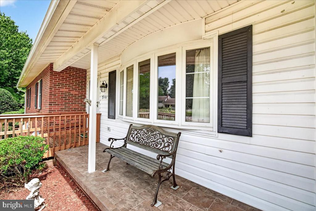 7910 EDGEWOOD FARM ROAD