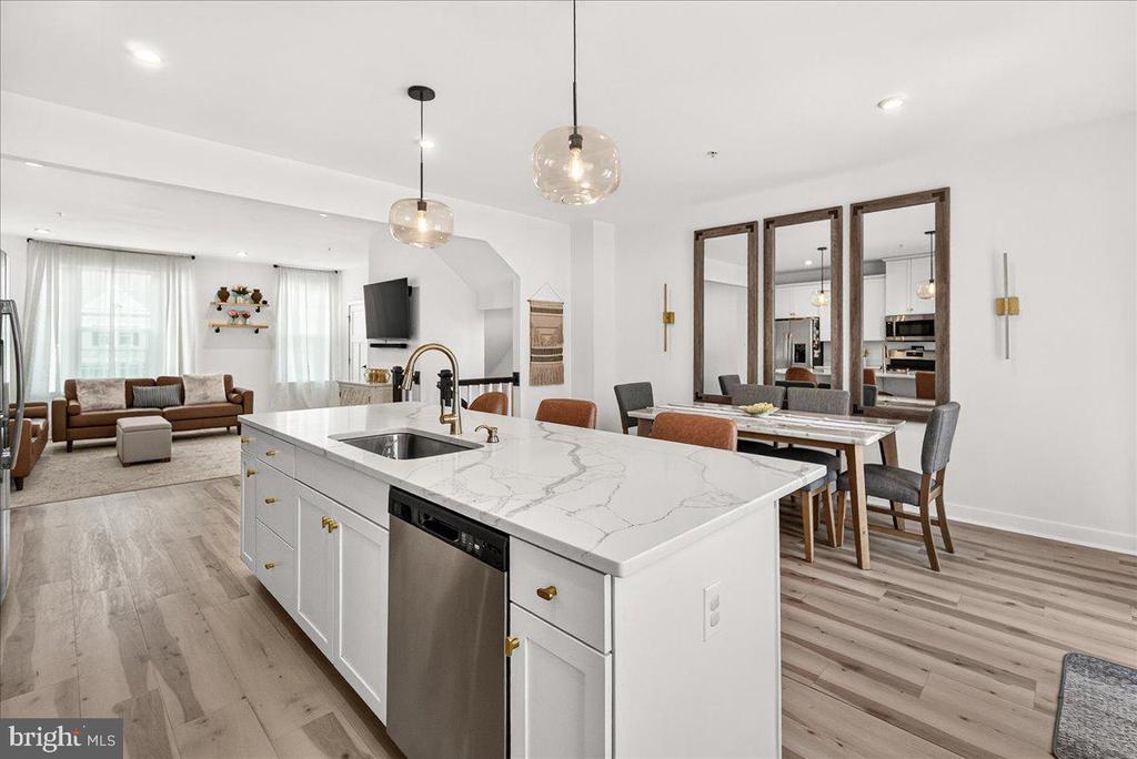 4511 LANDSDALE PARKWAY