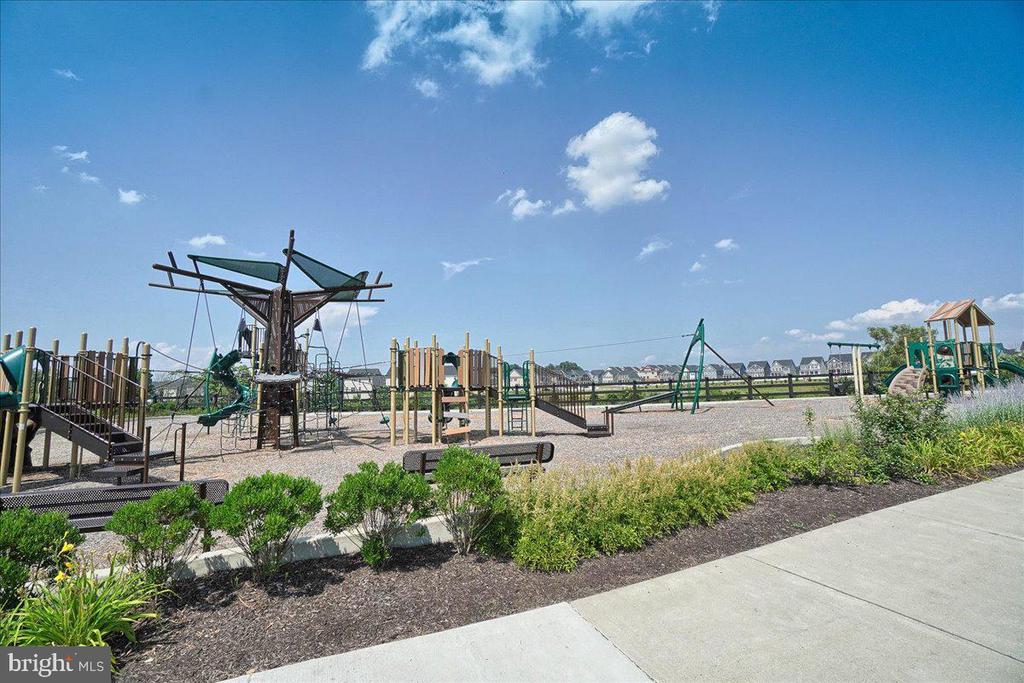 4511 LANDSDALE PARKWAY