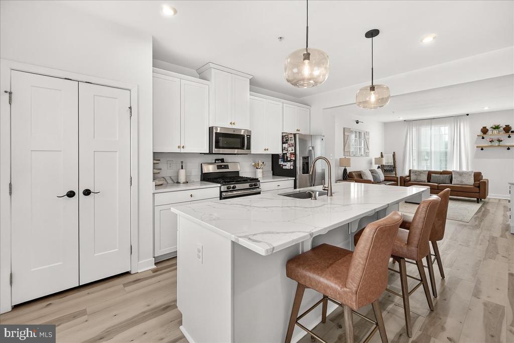 4511 LANDSDALE PARKWAY