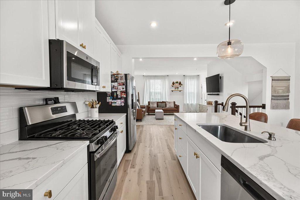 4511 LANDSDALE PARKWAY