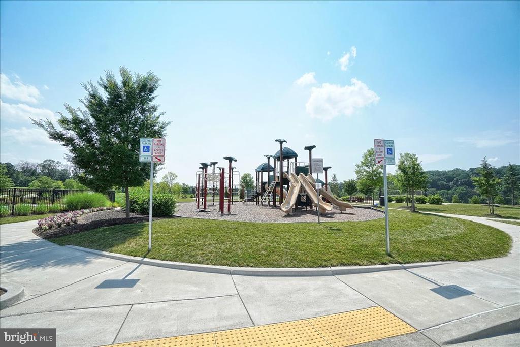 4511 LANDSDALE PARKWAY