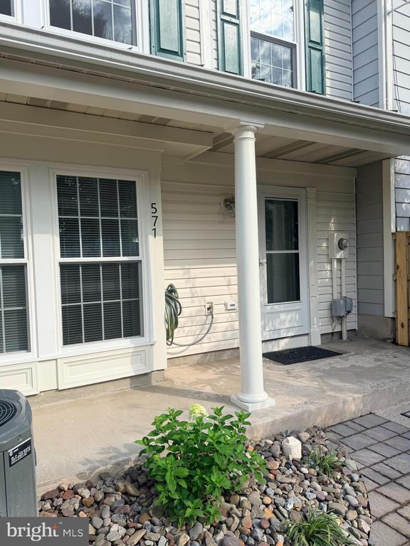 571 BOYSENBERRY LANE