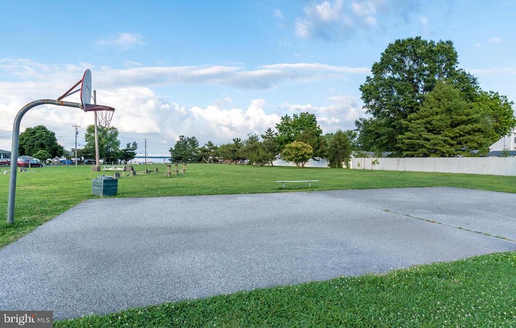 720 Old Love Point Rd