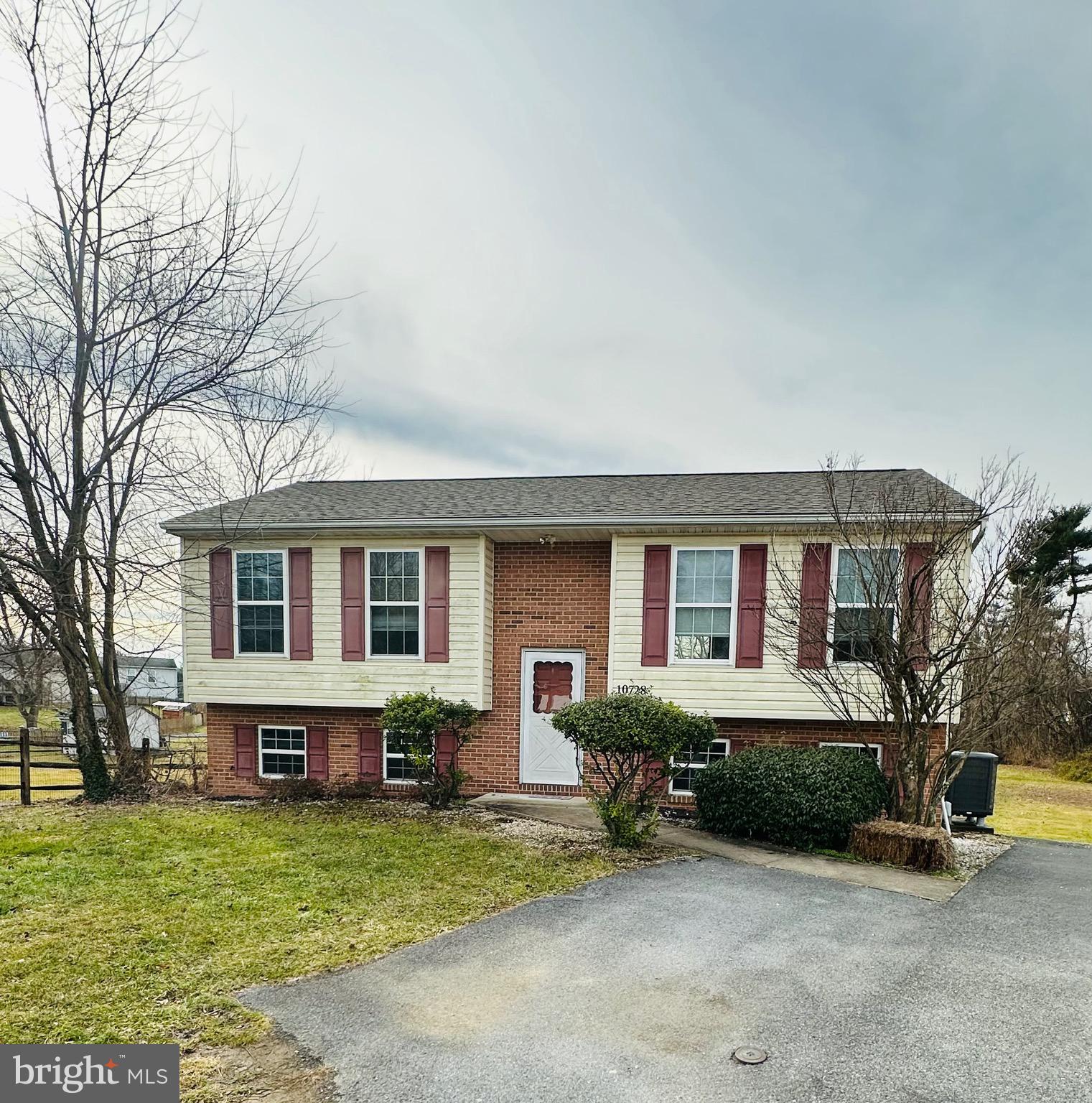 10728 Greenwich Dr