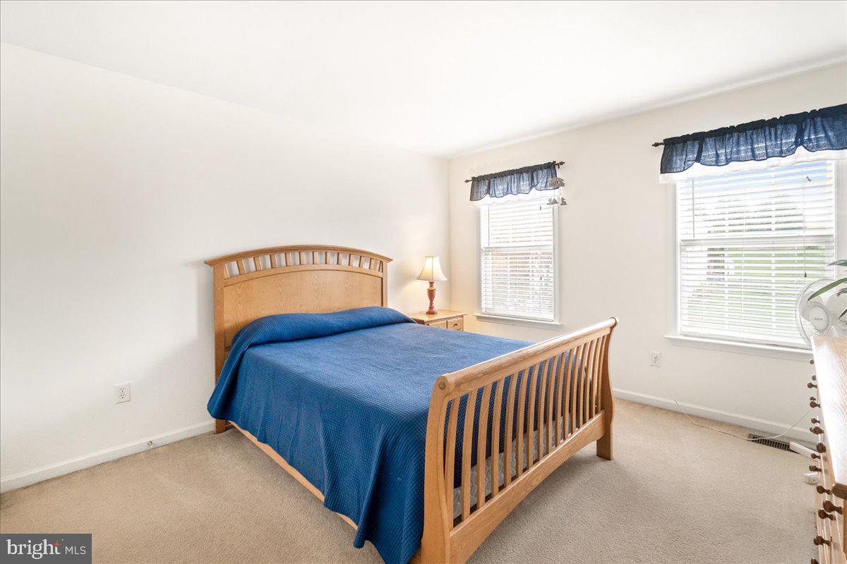 18 Farragut Dr