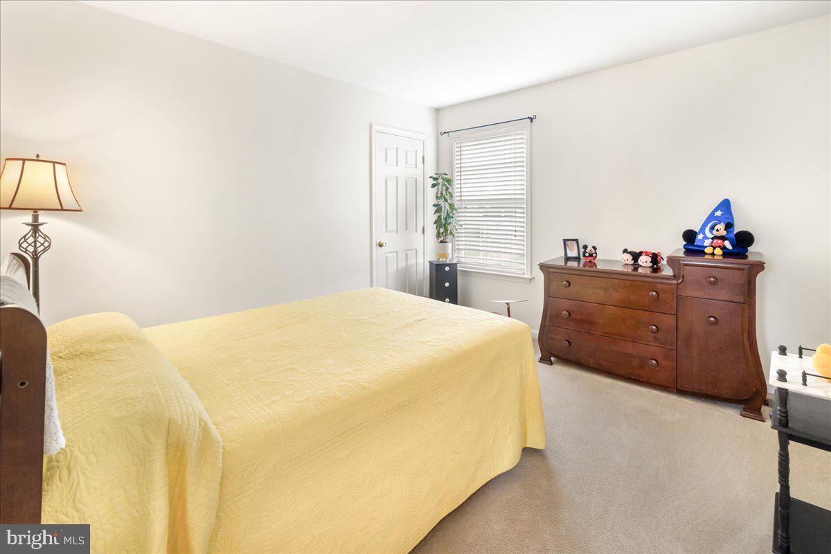 18 Farragut Dr