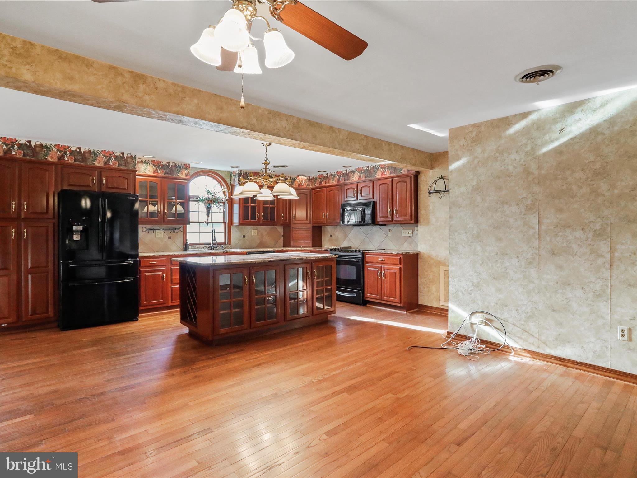 13807 Weber Way