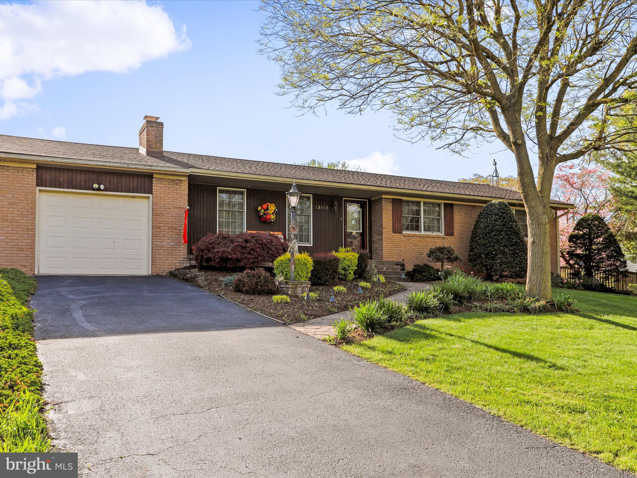 13807 Weber Way