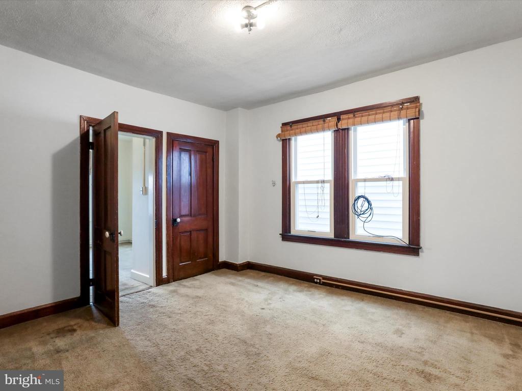 631 S Potomac St