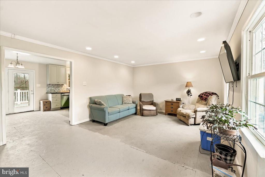 16300 Kaiser Ct