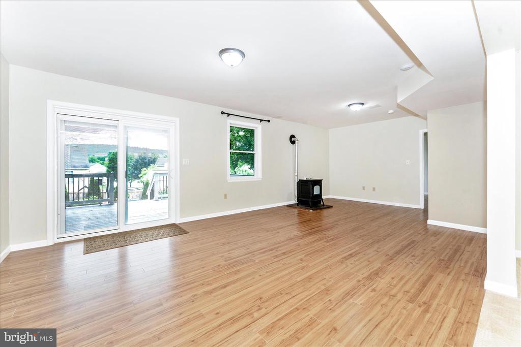 31 AMANDA DRIVE