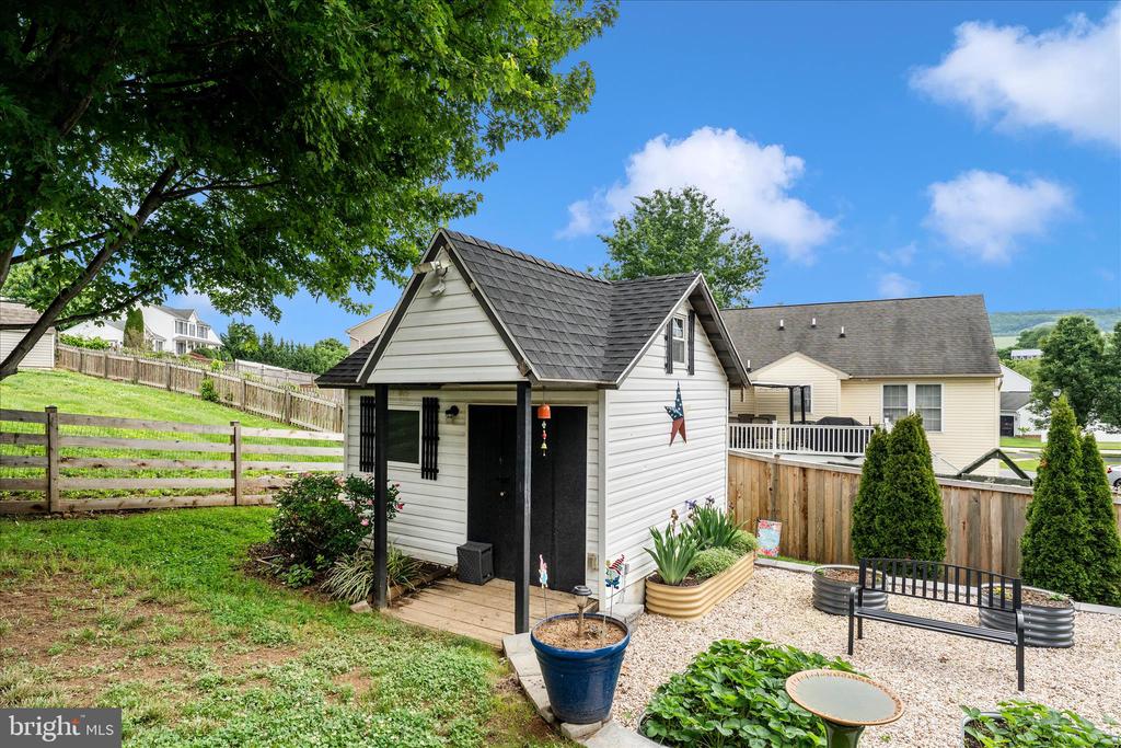 31 AMANDA DRIVE