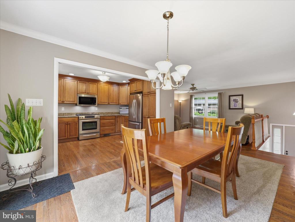 1059 VALLEYBROOK DRIVE