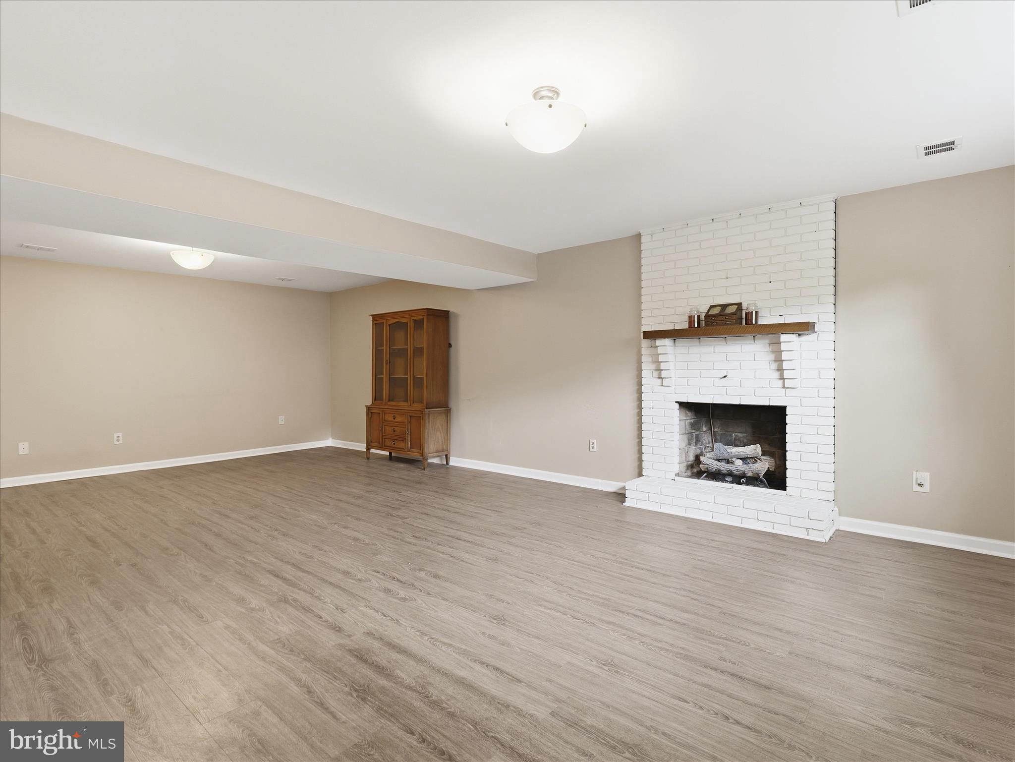 1059 VALLEYBROOK DRIVE