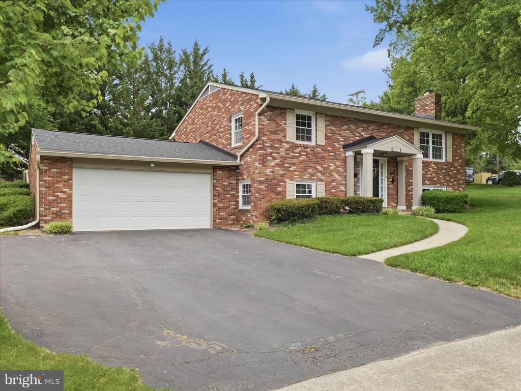 1059 VALLEYBROOK DRIVE