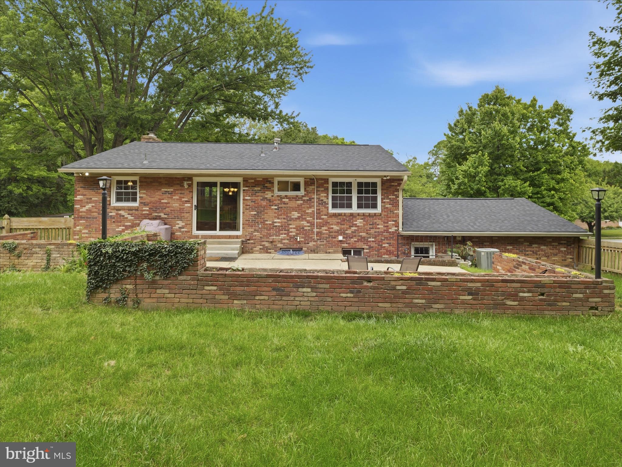 1059 VALLEYBROOK DRIVE