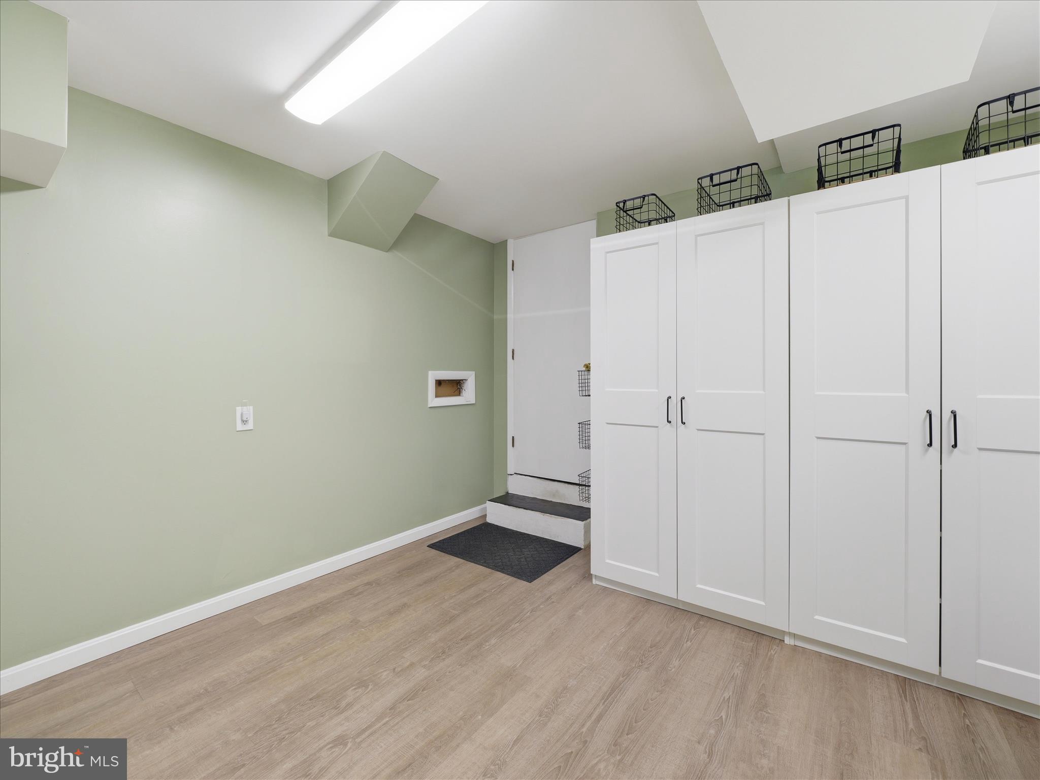 1059 VALLEYBROOK DRIVE