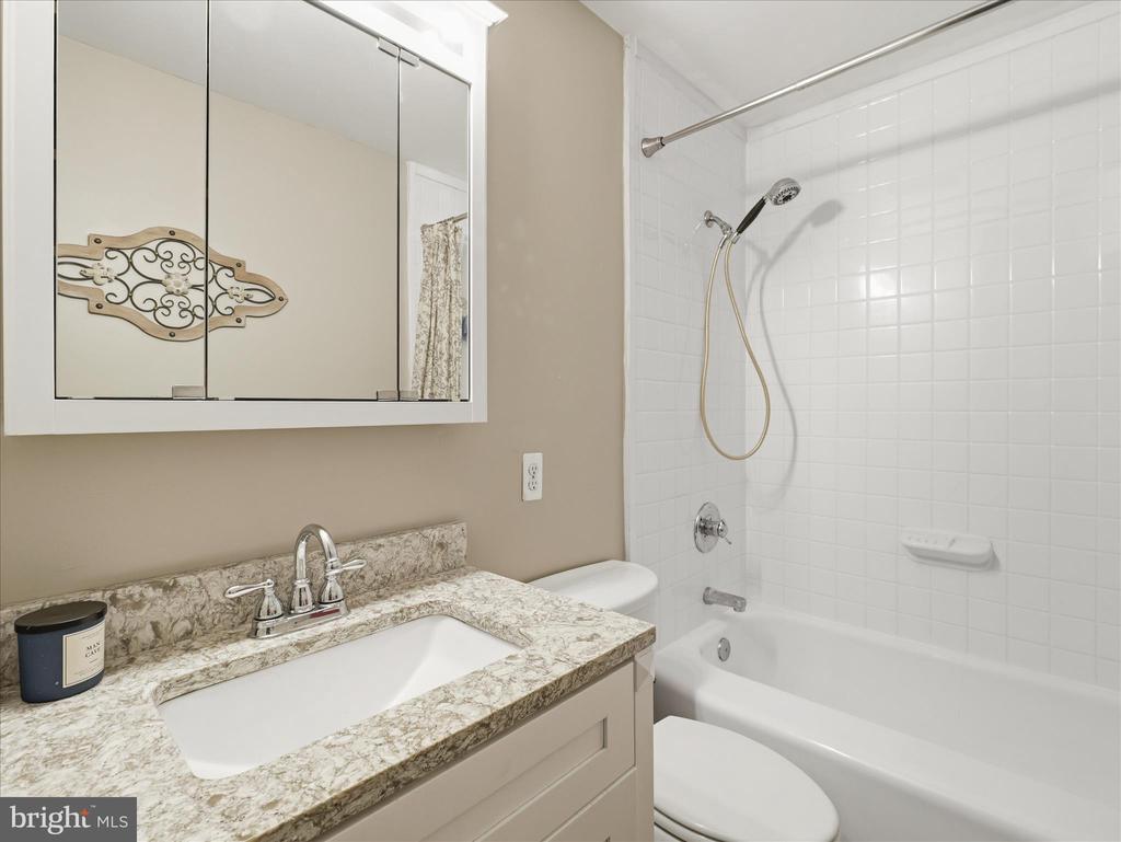 1059 VALLEYBROOK DRIVE