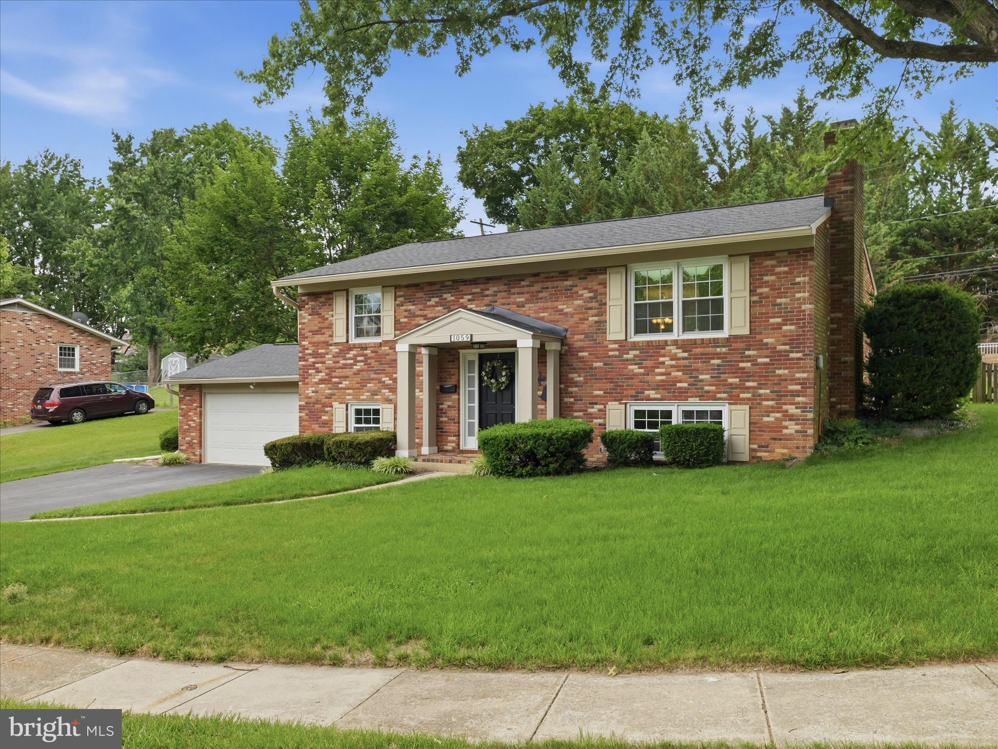 1059 VALLEYBROOK DRIVE