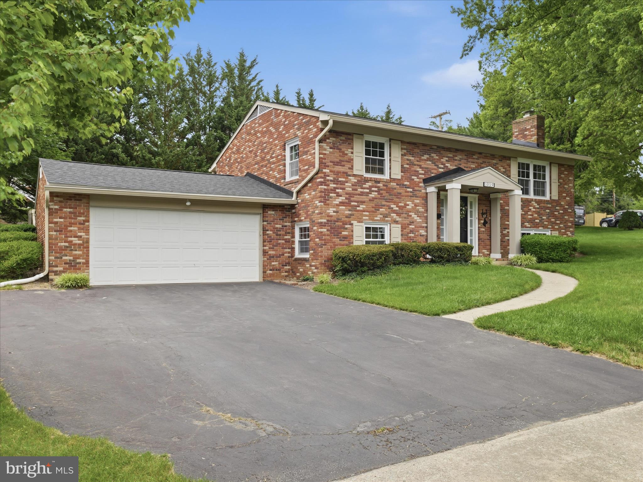 1059 VALLEYBROOK DRIVE