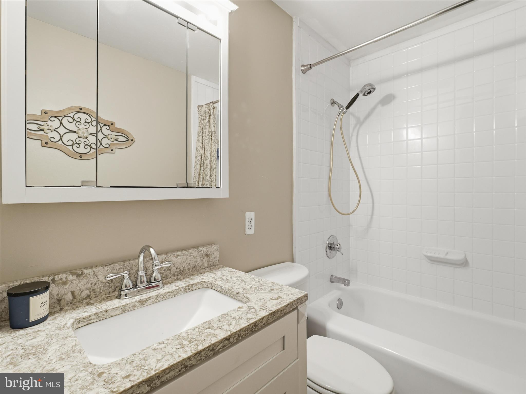 1059 VALLEYBROOK DRIVE