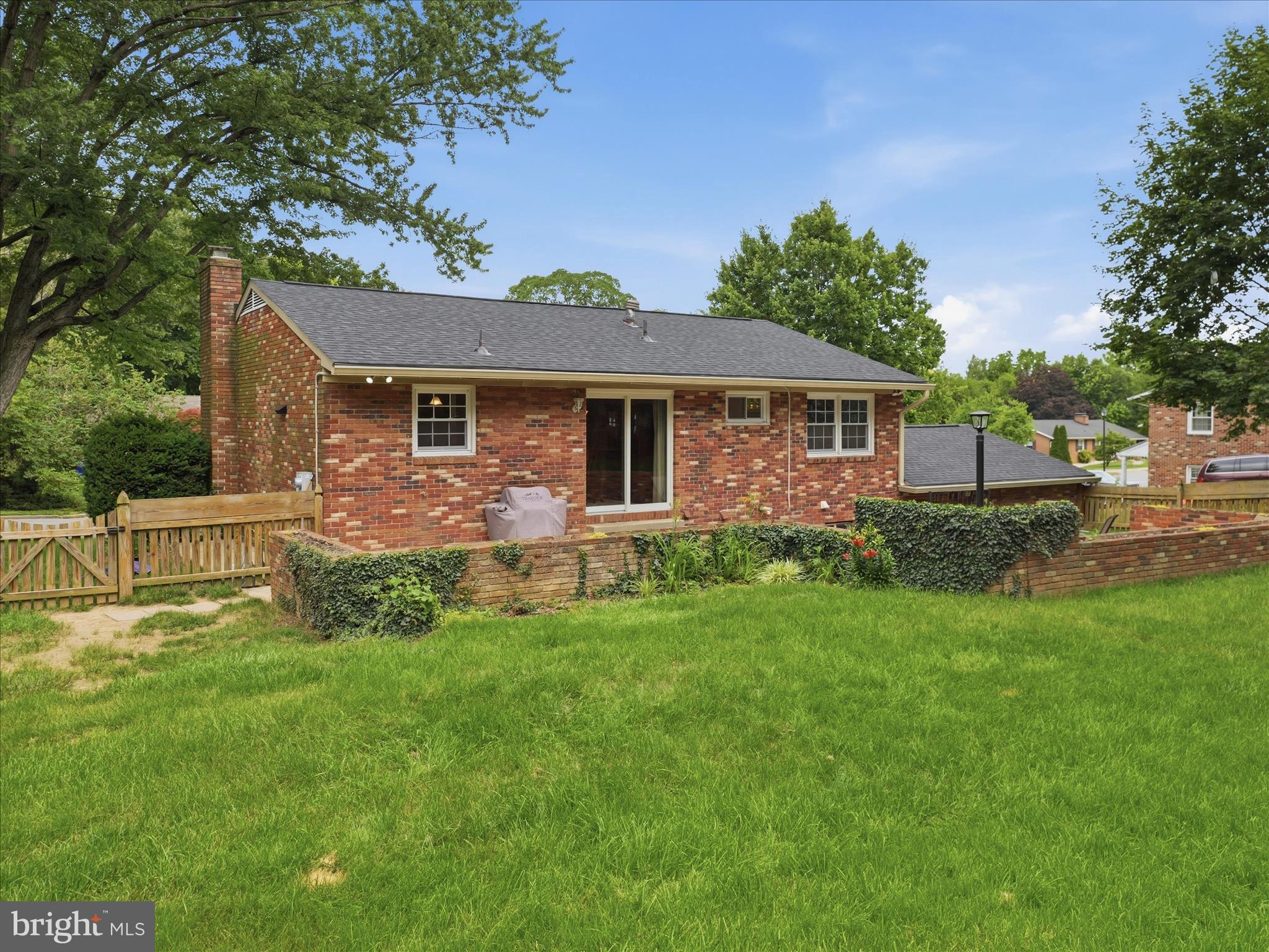 1059 VALLEYBROOK DRIVE