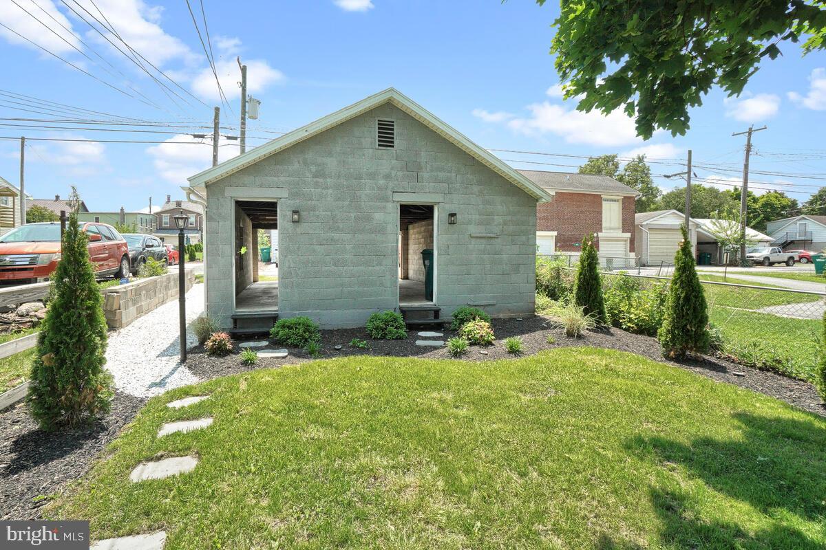 141 York St