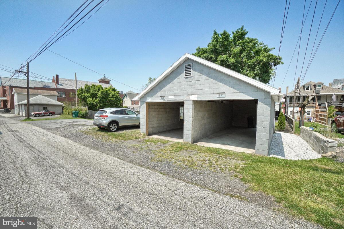 141 York St
