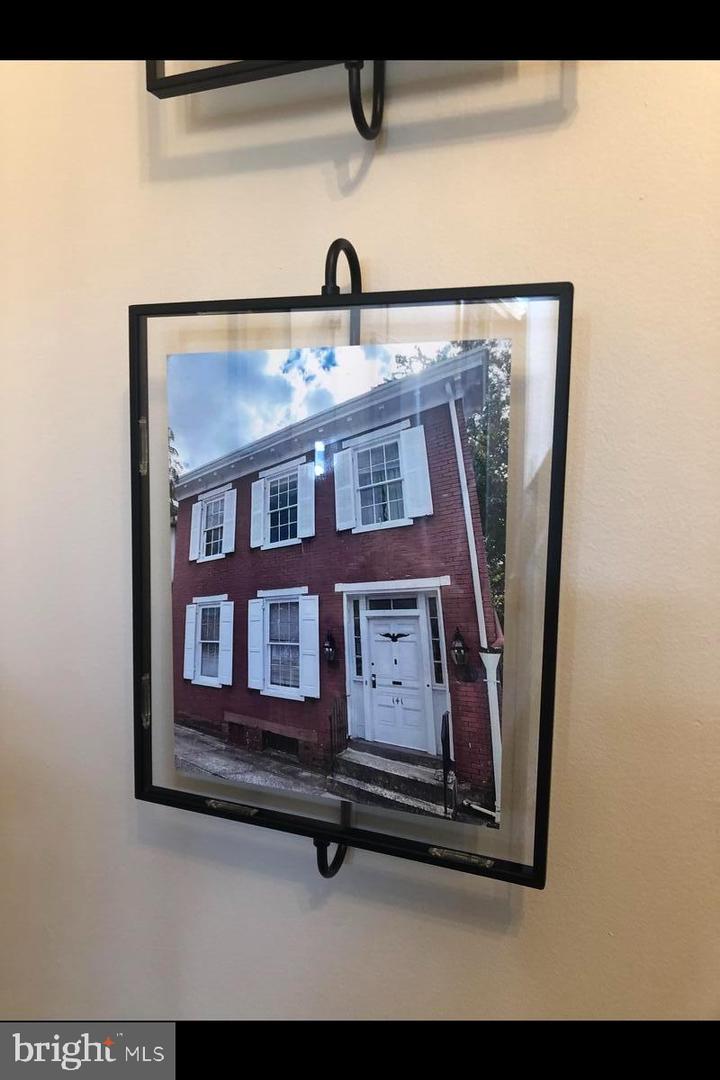 141 York St