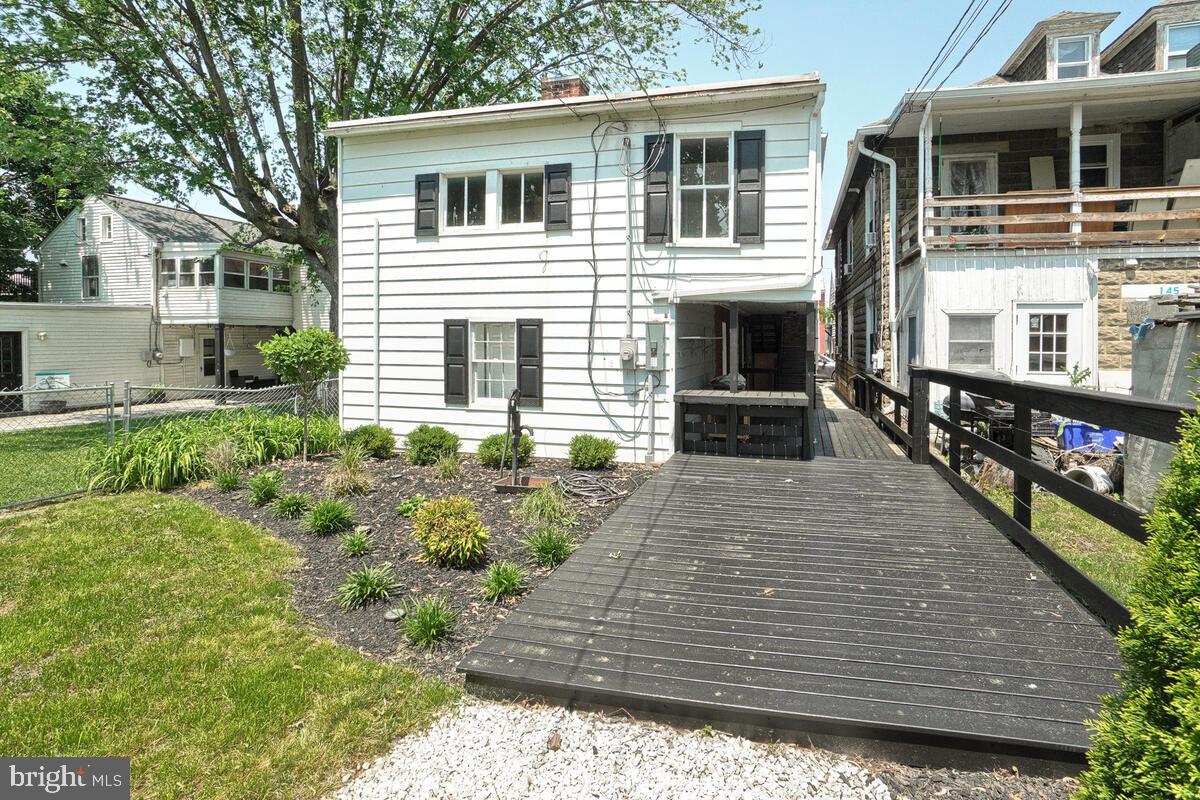 141 York St