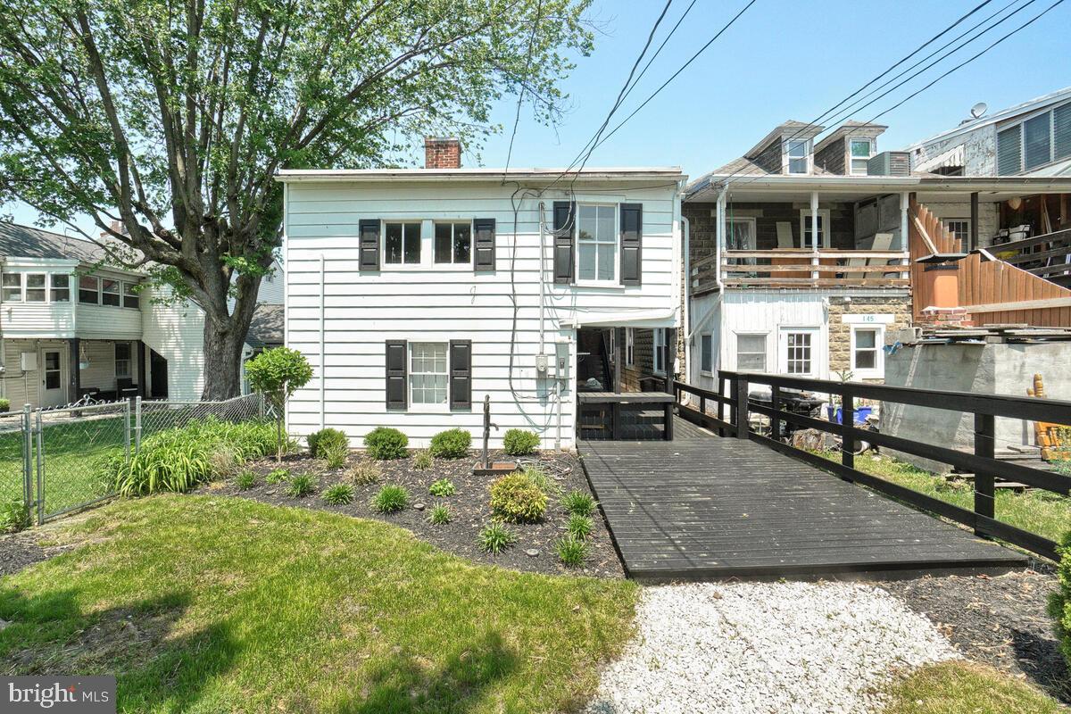 141 York St
